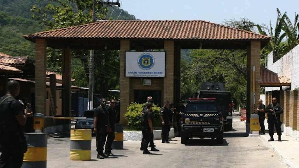 A entrada do presídio de Bangu: lésbicas, gays, bissexuais, travestis e transexuais podem ter cadeia especial. (Foto: Arquivo)
