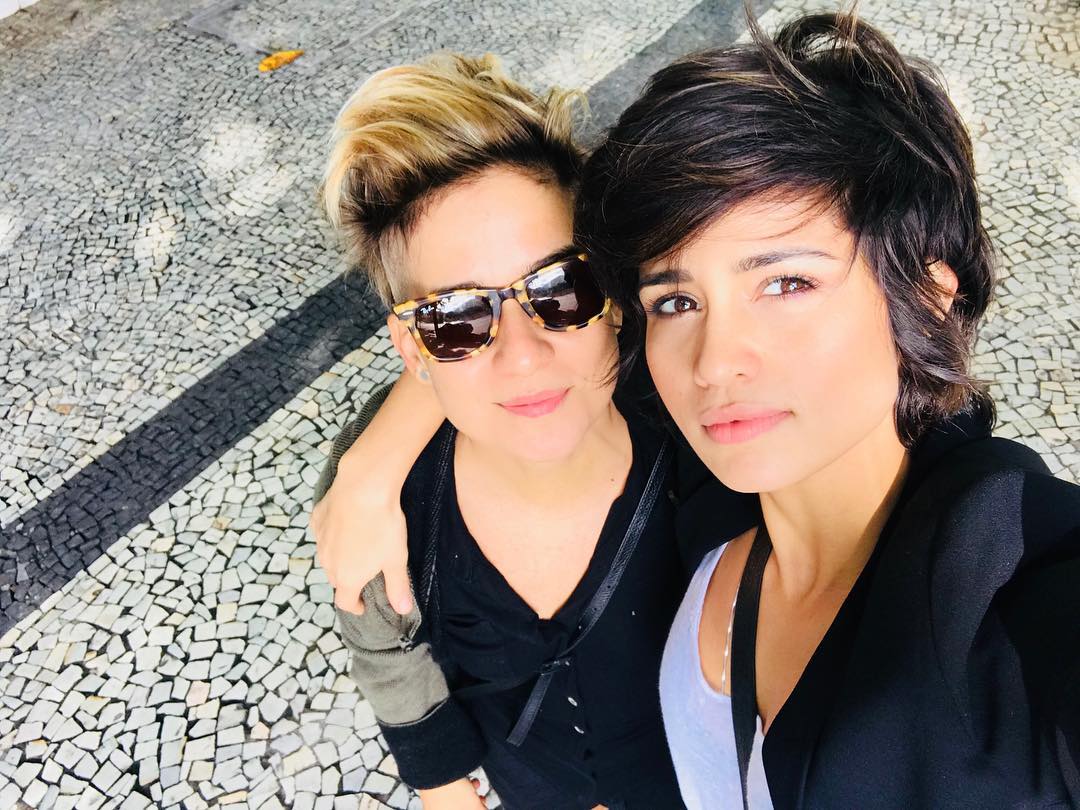 Nanda Costa lança música em parceria com a namorada Lan Lahn para o dia do orgulho LGBT Nanda Costa com a namorada Lan Lanh. (Foto: Reprodução/Instagram)