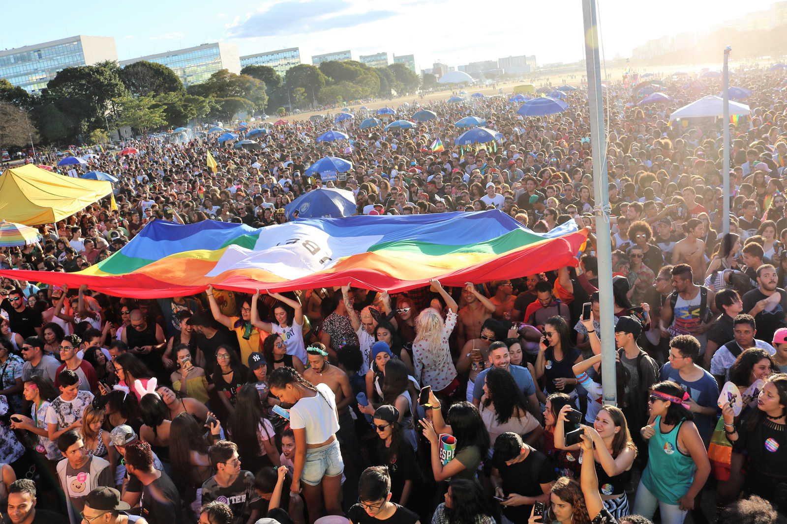 Publico durante a 21ª Parada LGBTS de Brasília. ( Foto: Ernane Queiroz/Gay1)
