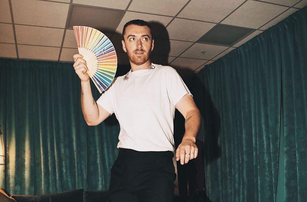 Sam Smith aproveita apresentação no festival para promover o disco 'The Thrill of it All'. (Foto: Reprodução/Instagram)