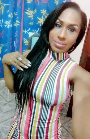 Transexual, Dany foi retirada à força de banheiro feminino em Araruama. (Foto: Reprodução/Facebook)