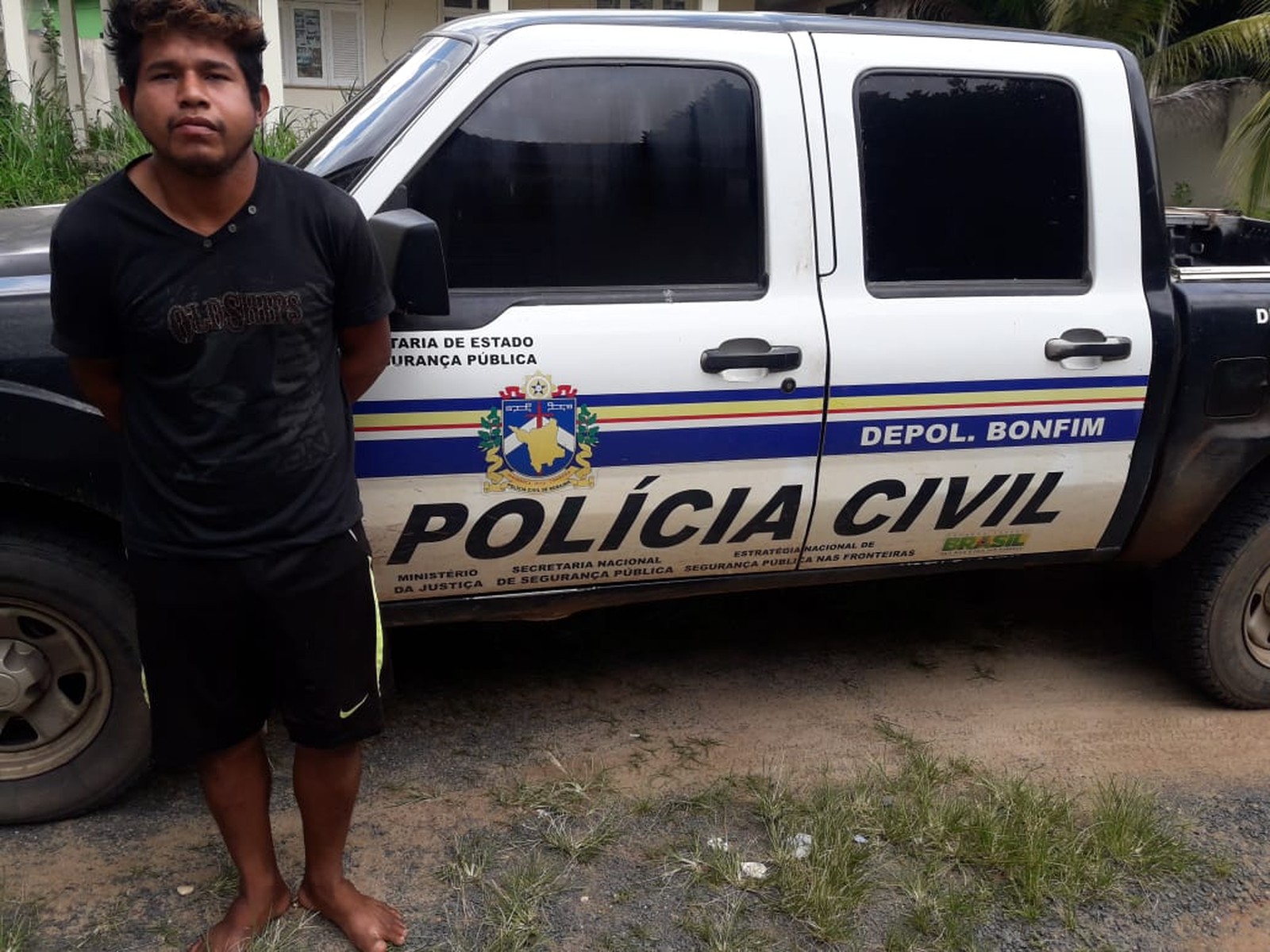Jackson John Abel, sobrinho da vítima, foi preso e levado para a delegacia onde foi autuado em flagrante por homicídio qualificado por motivo fútil. (Foto: Divulgação/Polícia Civil)