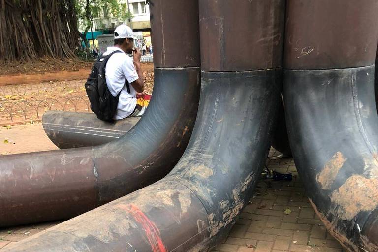 Escultura do arquiteto Guto Requena vandalizada no centro de São Paulo. (Foto: Guto Requena)