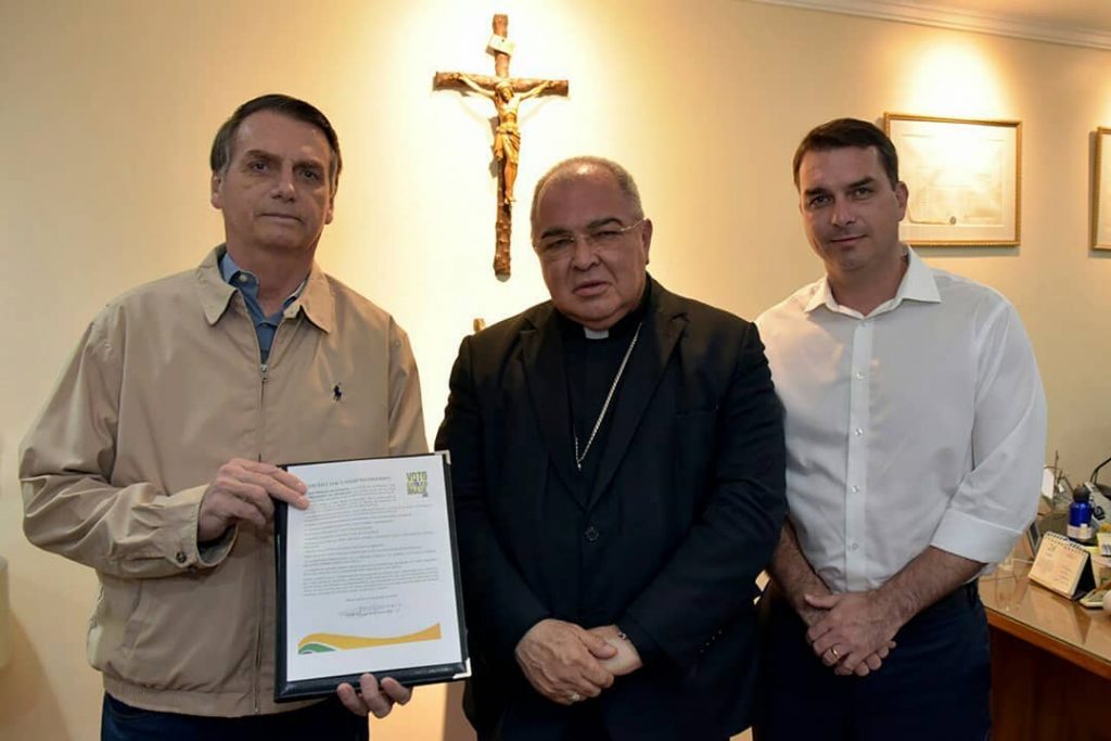 Durante a campanha eleitoral, Jair Bolsonaro assinou documento onde promete ir contra o casamento entre pessoas do mesmo sexo. (Foto: Reprodução/Instagram)