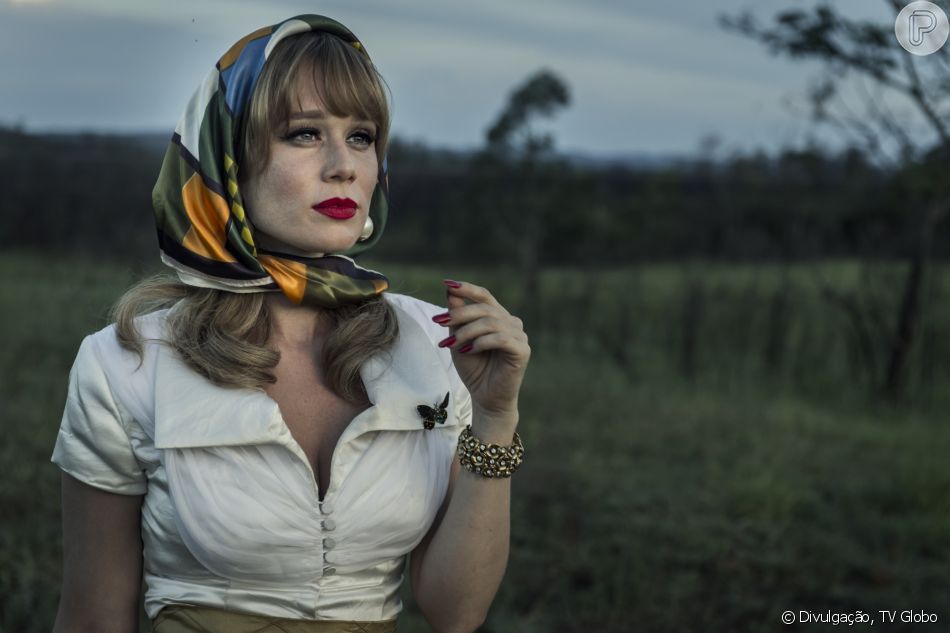 Adalgisa (Mariana Ximenes) viverá um relacionamento moderno com o empresário Geraldo (Gabriel Braga Nunes) mas se sentirá sempre sozinha. (Foto: Divulgação/TV Globo)